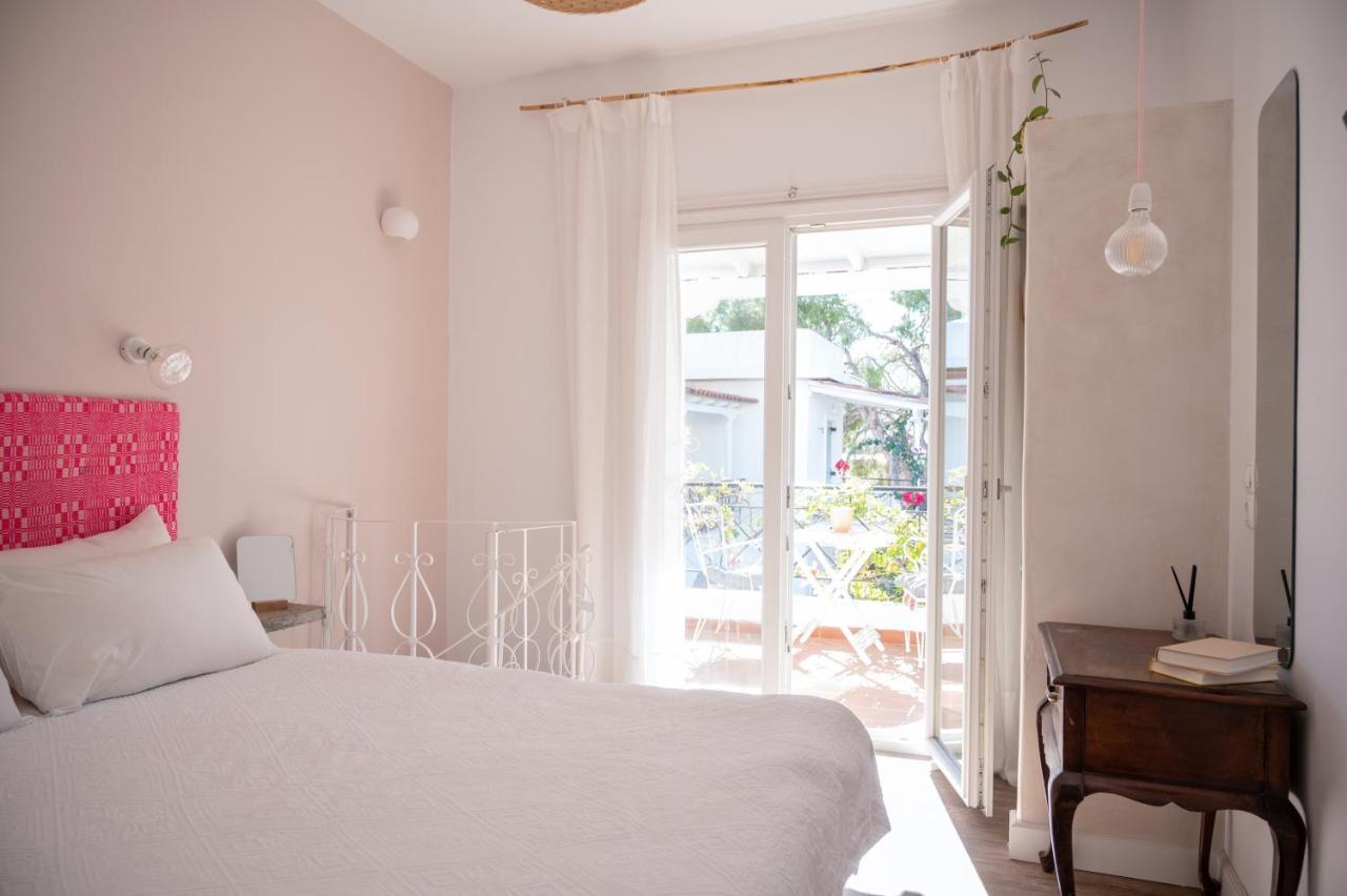 Odyssey Suites Poros Town Екстериор снимка