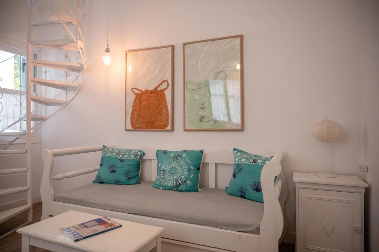 Odyssey Suites Poros Town Екстериор снимка
