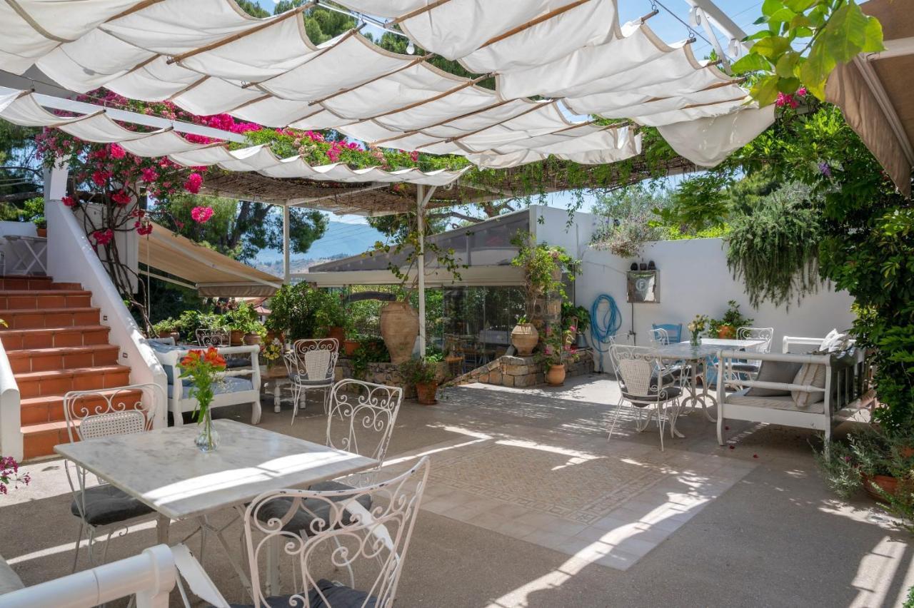 Odyssey Suites Poros Town Екстериор снимка